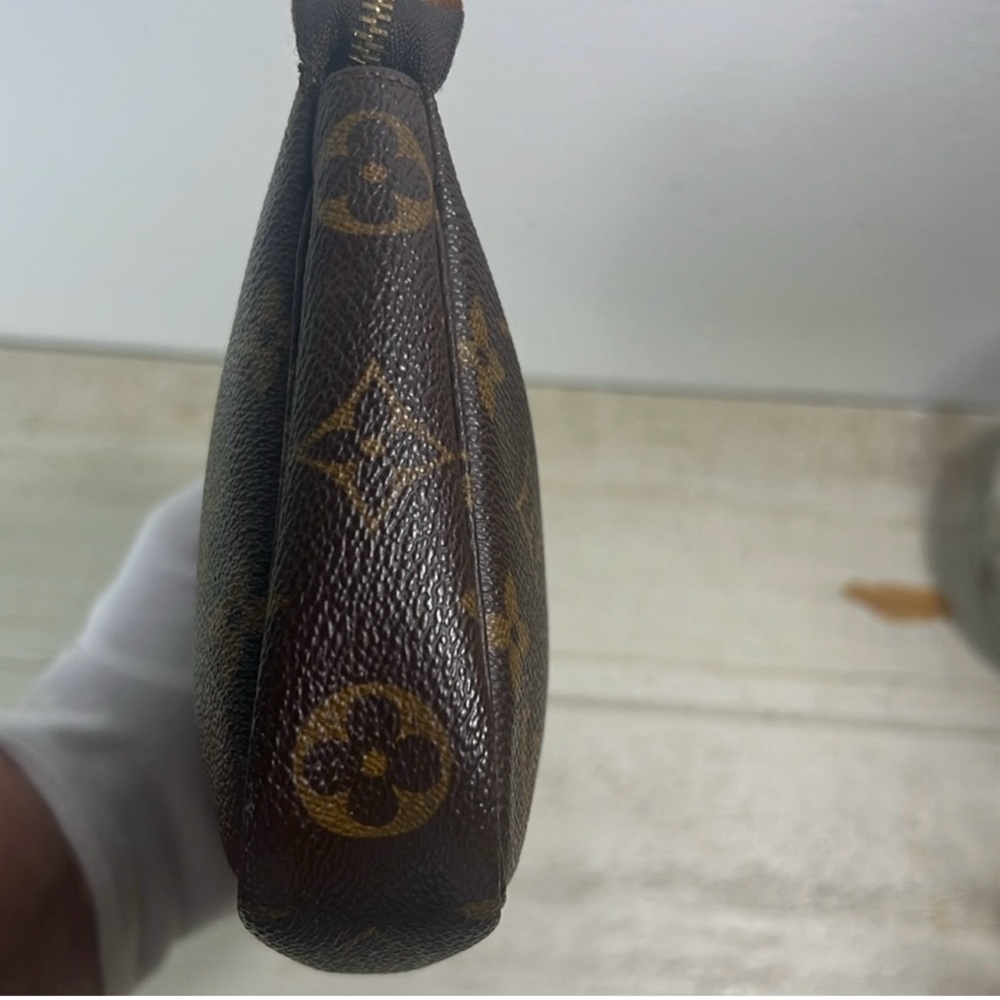 Louis Vuitton Monogram Pochette